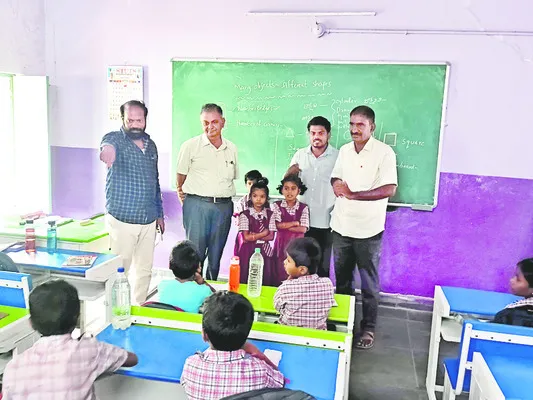 విద్యార్థులతో హోంవర్క్ చేయించాలి