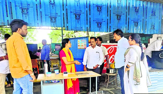 హోటళ్లలో ఫుడ్ ఇన్స్పెక్టర్ తనిఖీ
