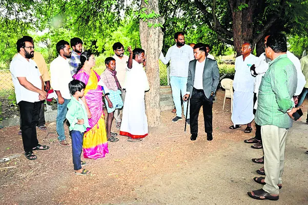 పారిశుధ్య పనులపై దృష్టి సారించాలి: కలెక్టర్