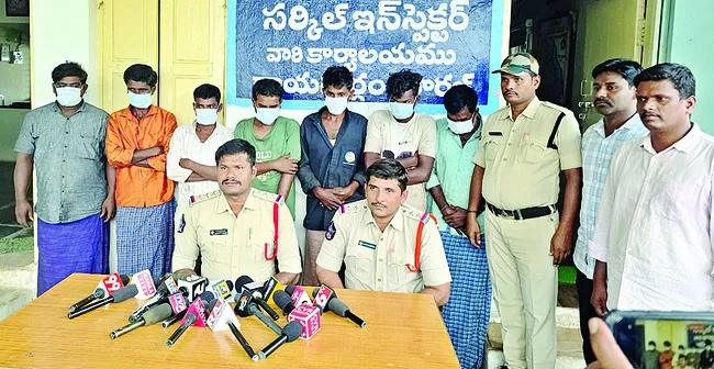 ఓఎంసీలో చోరీలపై వీడిన మిస్టరీ