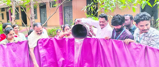 బయో పాండ్లో చేపపిల్లల విడుదల