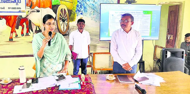 ఓటర్లుగా నమోదు చేసుకోవాలి