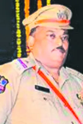 రోడ్డు ప్రమాదంలో ఎస్సై దుర్మరణం