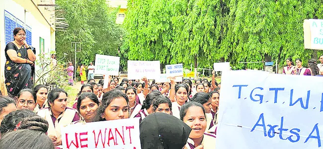 కలెక్టర్ రావాలి.. సమస్యలు పరిష్కరించాలి