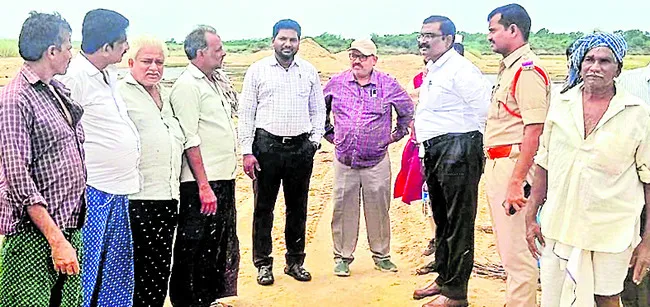 ఇసుక అక్రమ తవ్వకాలకు పాల్పడితే కఠిన చర్యలు