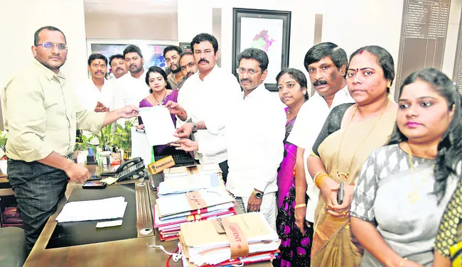 ప్రైవేట్ పాఠశాలల్లో ఉచిత విద్య అమలు చేయాలి