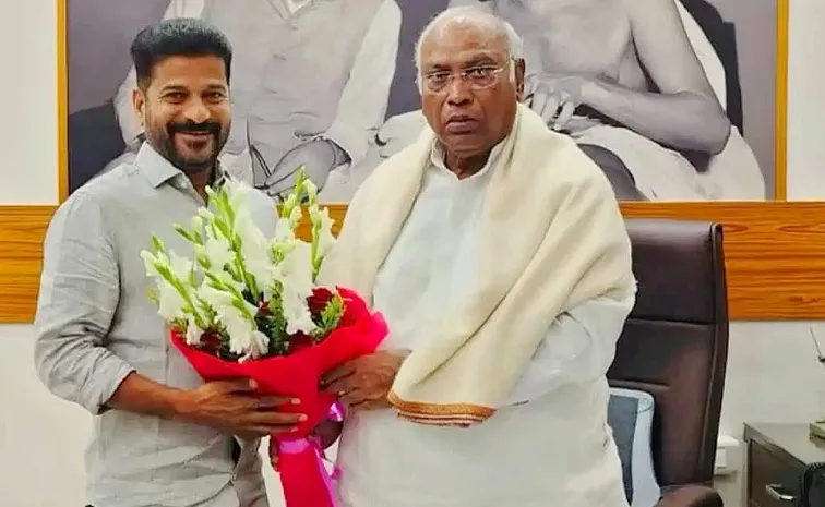 గాంధీ భవన్‌లో ఖర్గే.. సీఎం రేవంత్‌తో భేటీ