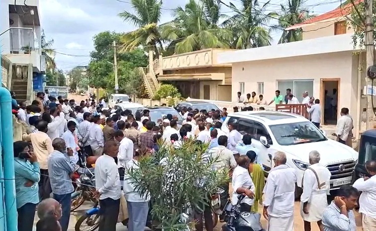 Budda Rajasekhar Reddy Supporters Attacked On Erasu Prathap Reddy