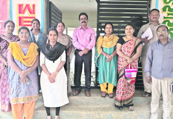 విద్యార్థులకు ఇబ్బందులు కలిగించొద్దు