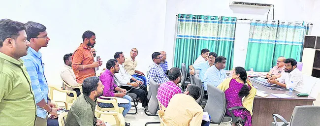 పనులు త్వరితగతిన పూర్తి చేయాలి