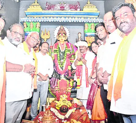 నూకాంబిక సన్నిధిలో బీజేపీ రాష్ట్ర అధ్యక్షుడు