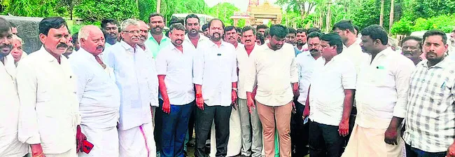 అఖిలా.. చౌకబారు విమర్శలు మానుకో!