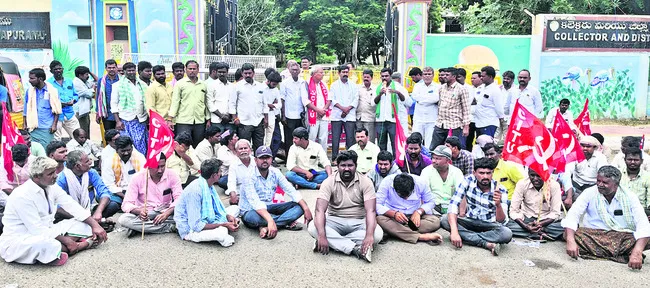 కార్మికుల జీవితాలతో చెలగాటమొద్దు