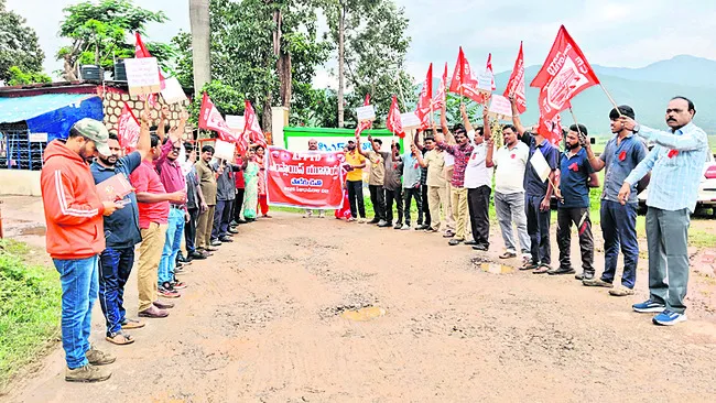ఆర్టీసీ ఉద్యోగులపై సవతి తల్లి ప్రేమ