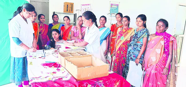గర్భిణులకు కష్టాలు