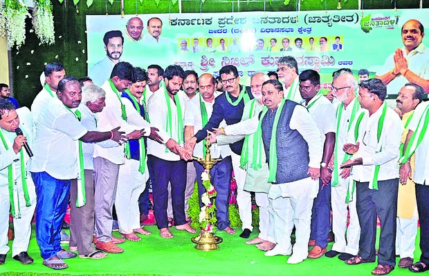 పంచ గ్యారెంటీలకే సమయం లేదు
