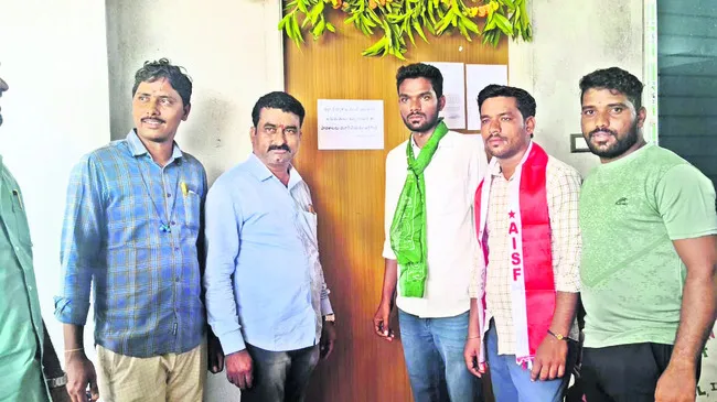 అనుమతి లేని పాఠశాల సీజ్