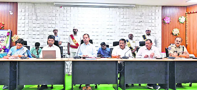 వరదలపై అప్రమత్తంగా ఉండాలి