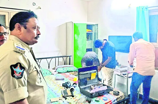 వైద్యుడి ఇంట్లో భారీ చోరీ
