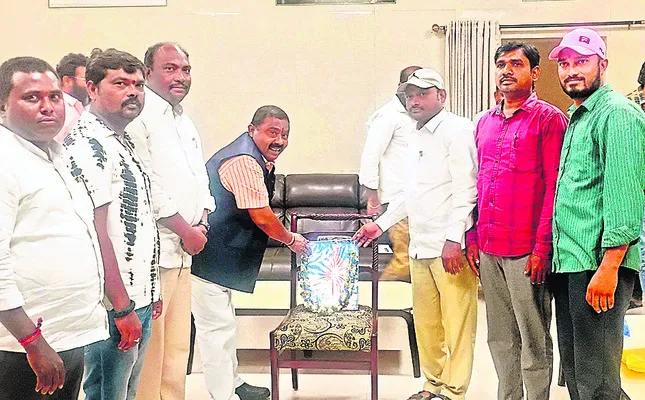 అప్రమత్తంగా ఉండాలి