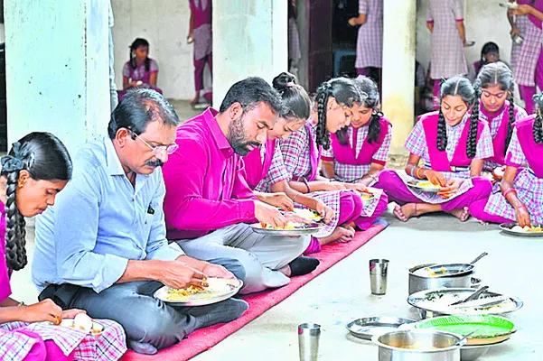 మొక్కలు నాటి సంరక్షించాలి