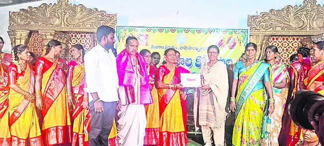 ముగిసిన కోలాట శిక్షణ