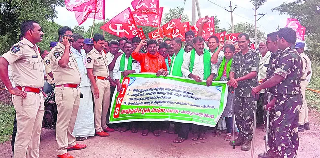సీమపై చంద్రబాబుది కపట ప్రేమ