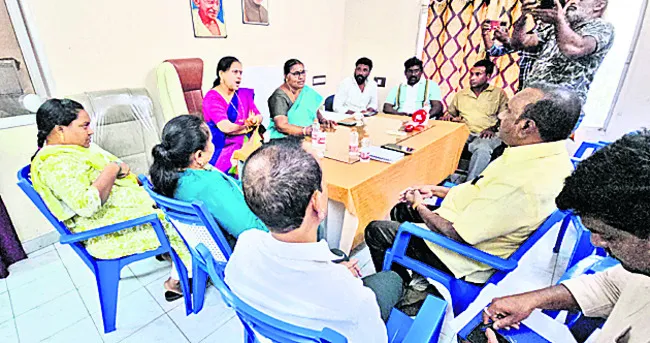 ఎవరేమనుకున్నా.. అదే తీరు!
