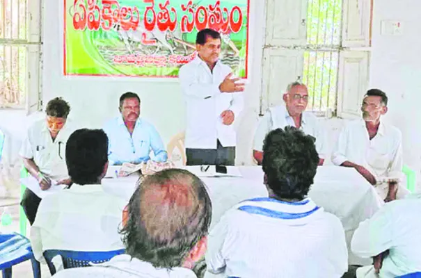 కౌలు రైతులందరికీ కార్డులు ఇవ్వాలి