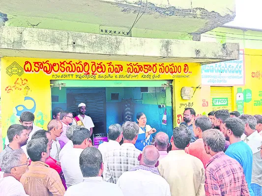 మోతాదుకు మించి యూరియా వాడొద్దు