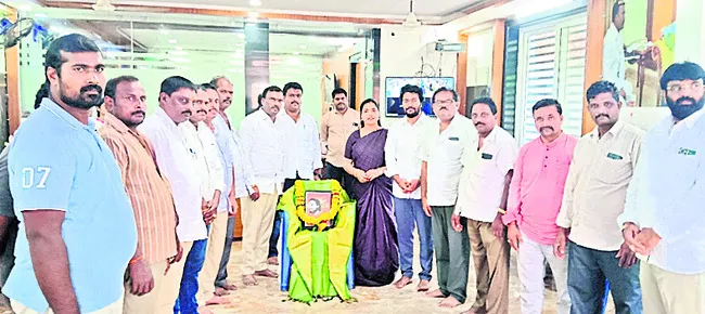 అల్లూరి ఆశయ సాధనకు పాటుపడాలి