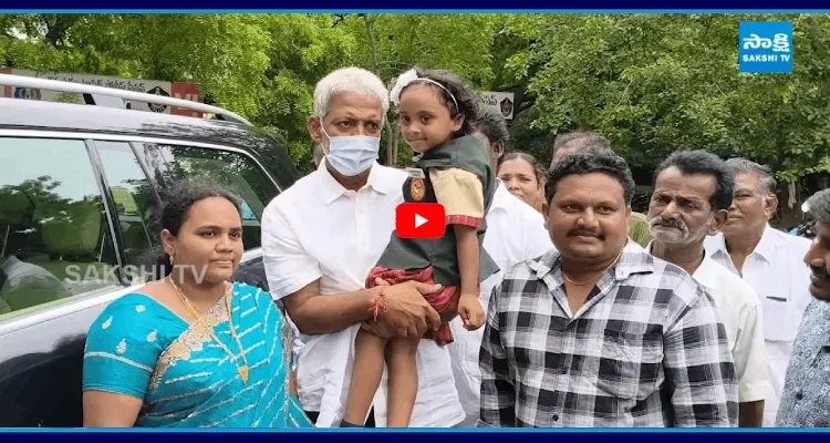 వల్లభనేని వంశితో అభిమానుల ఫోటోలు  