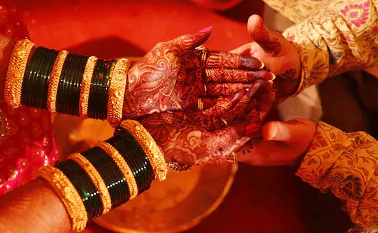 Mahadev Scam Accused ran Away From Wedding Venue