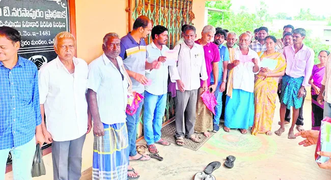 స్కాంలకు సహకారం