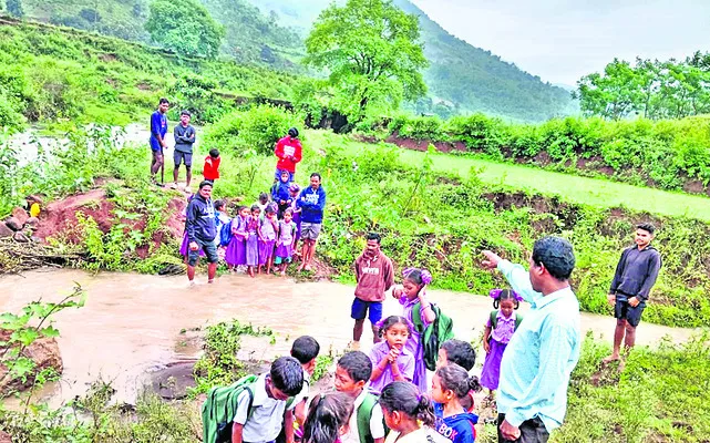 ● వాగులు దాటితేనే చదువులు