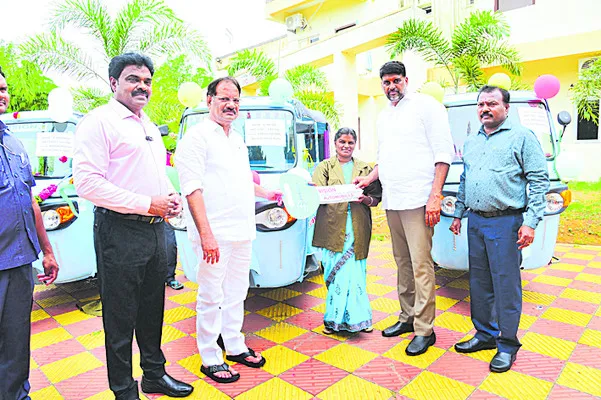 జిల్లా కలెక్టర్ జె.వెంకట మురళి