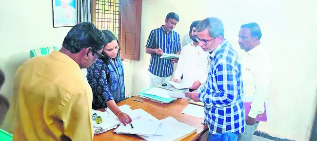 భూభారతి దరఖాస్తులు త్వరగా పూర్తి చేయాలి
