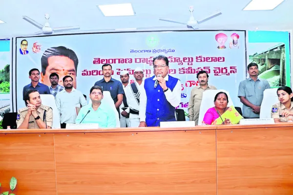 ఎస్సీ, ఎస్టీల సమస్యలను పరిష్కరించాలి