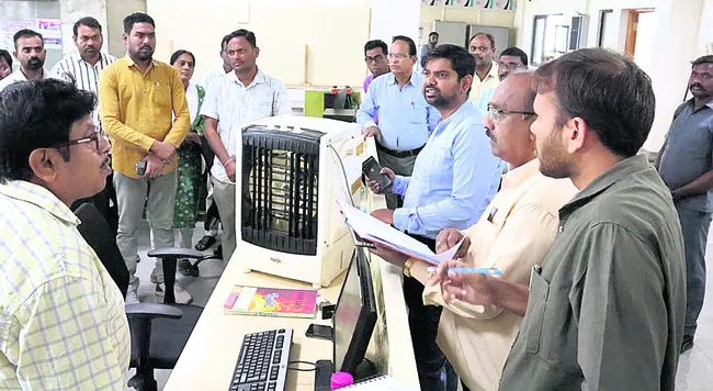 విధులు నిర్లక్ష్యం చేస్తే చర్యలు