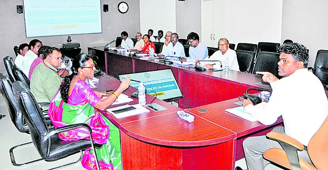అధికారులు సమన్వయంతో పనిచేయండి