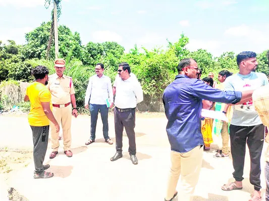 రోడ్డు ప్రమాదంలో నలుగురికి గాయాలు
