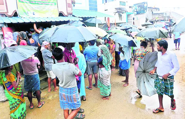 మంత్రి ఇలాకాలో ఎరువు కరువు