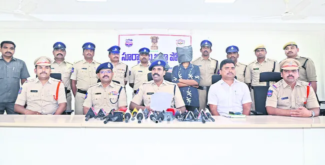 గంజాయి విక్రయిస్తున్న ఇద్దరి అరెస్ట్
