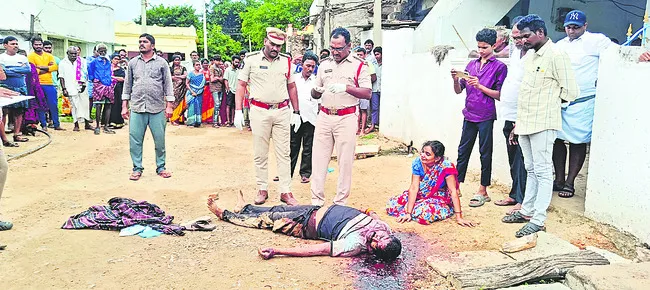 వ్యక్తి దారుణ హత్య