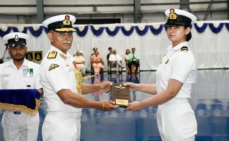 Sub Lieutenant Astha Poonia has become the first woman Fighter Pilot1