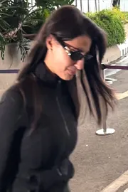 Nora Fatehi Spotted Crying At Mumbai Airport Bodyguard Pushes Fan2