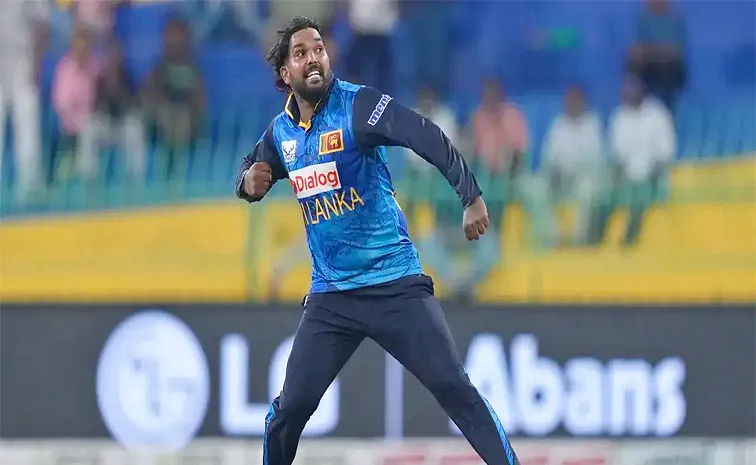 వ‌నిందు హ‌స‌రంగా ప్ర‌పంచ రికార్డు.. వన్డేల్లో తొలి ప్లేయర్‌గా