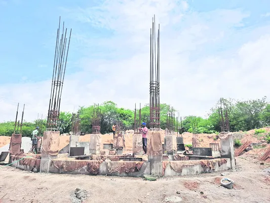 పునాది దశలోనే ట్యాంకుల నిర్మాణం