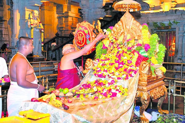 నృసింహుడికి లక్ష పుష్పార్చన
