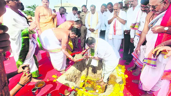 వేదాలకు నిలయంగా యాదగిరి క్షేత్రం